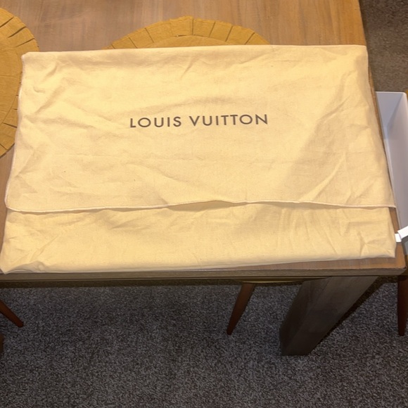 EUC Authentic Louis Vuitton Tivoli GM Handbag - Picture 16 of 16